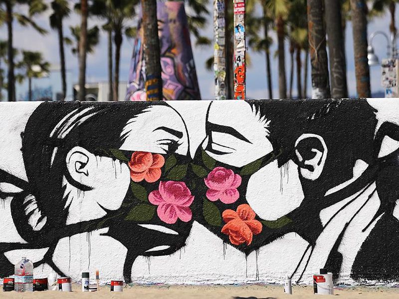 Couple kissing each other (mural)